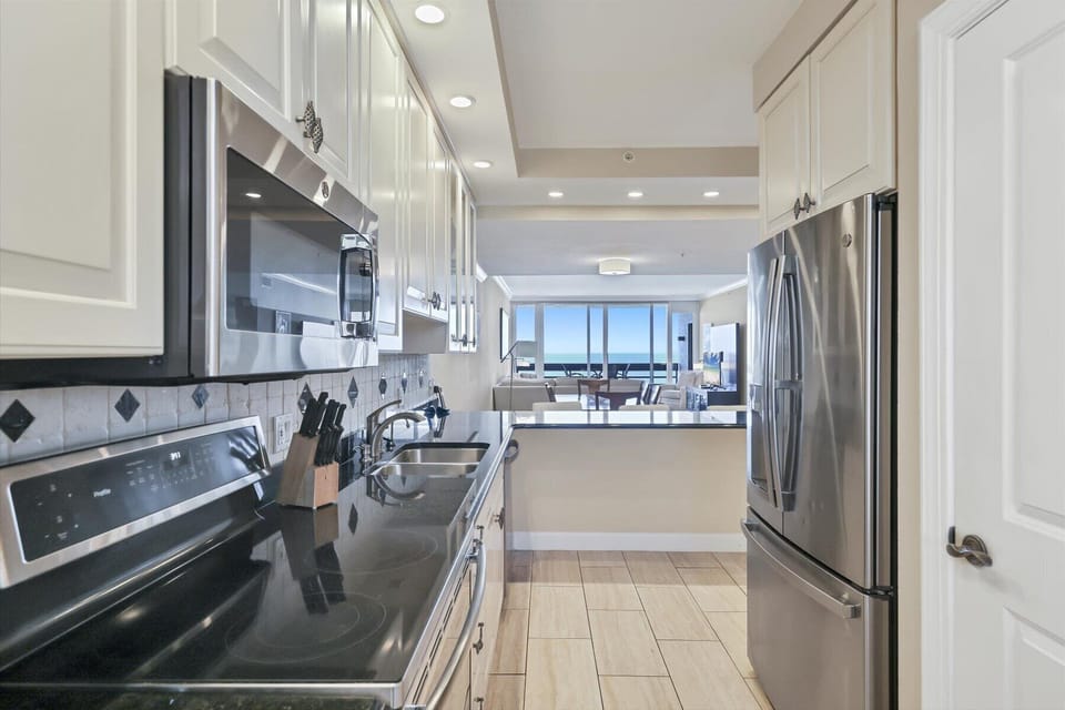 Beachplace 8-505 by FVC - Kitchen