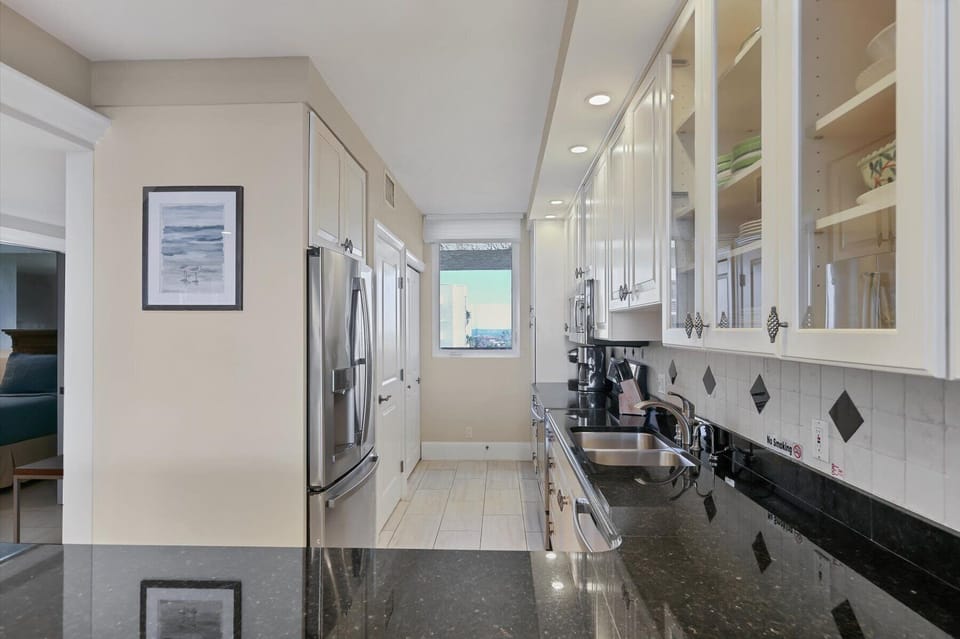 Beachplace 8-505 by FVC - Kitchen