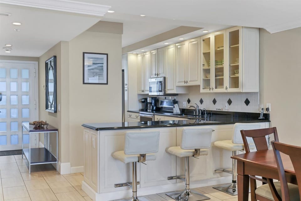 Beachplace 8-505 by FVC - Kitchen
