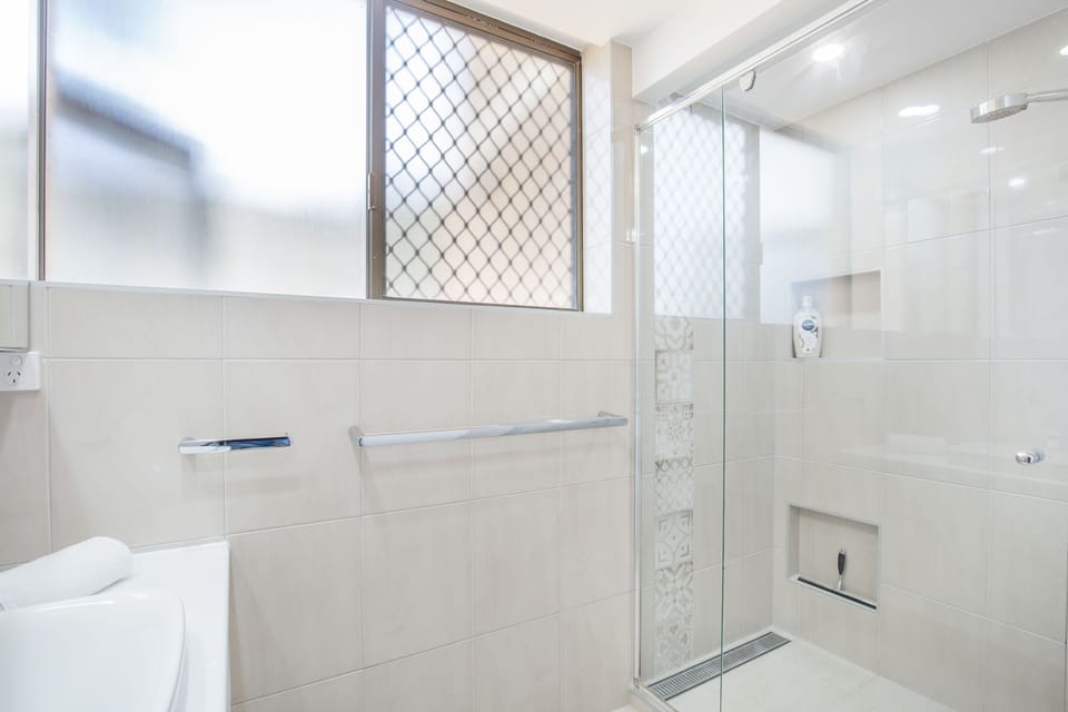 Main Bathroom with toilet