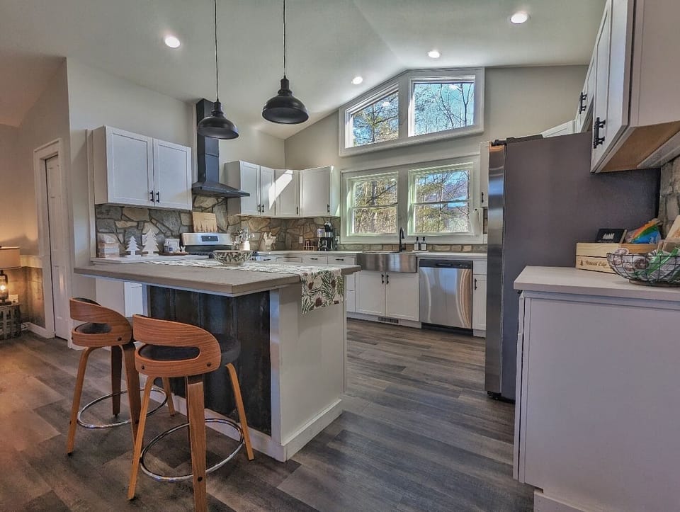 Fully Equipped Kitchen with Bar Sitting