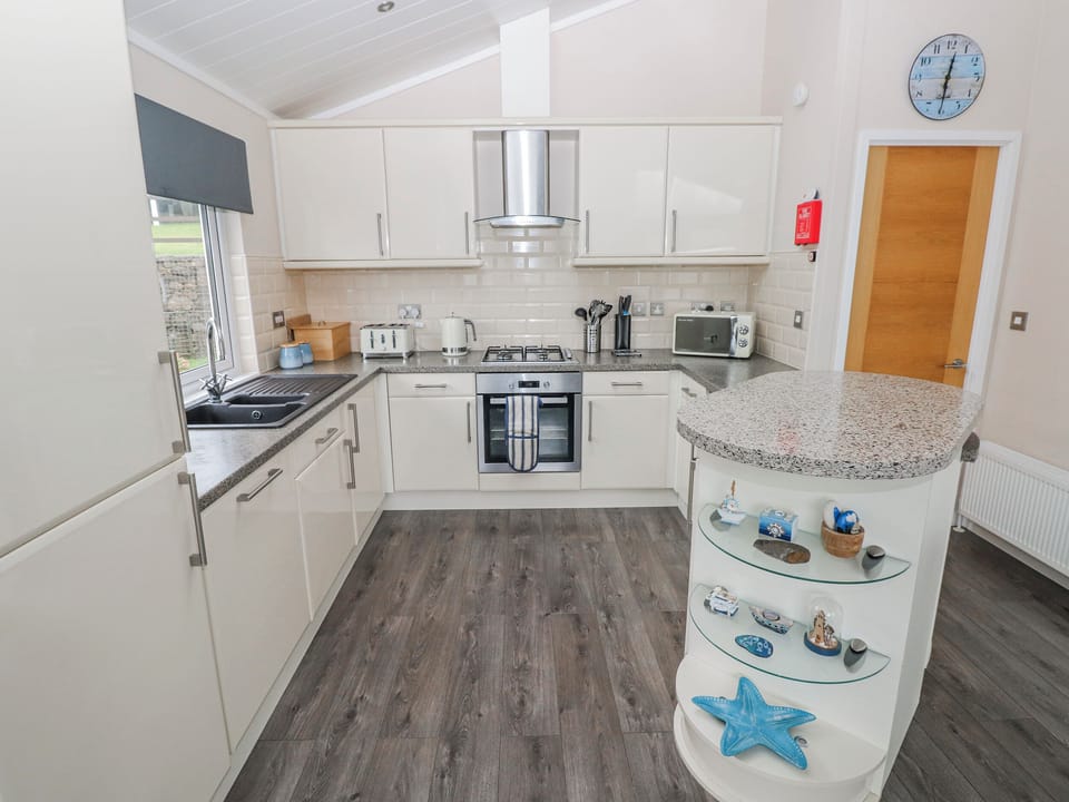 Cottage | Private kitchen | Fridge, dishwasher, electric kettle, toaster