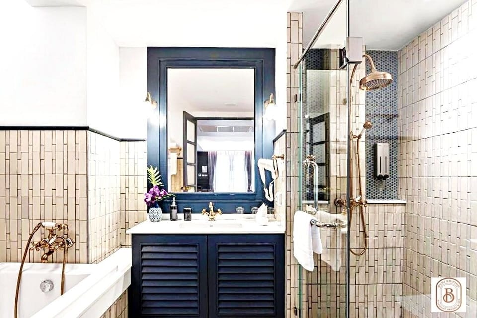 Deluxe Triple B | Bathroom | Separate tub and shower, deep soaking tub, rainfall showerhead
