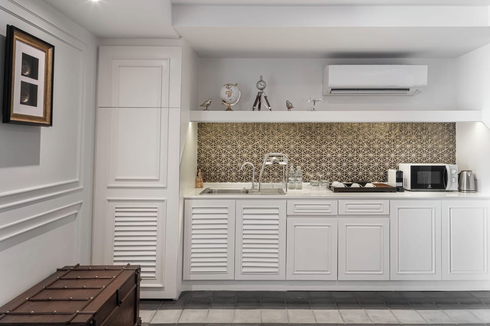 Family Suite River A | Private kitchen | Espresso maker, coffee/tea maker, electric kettle