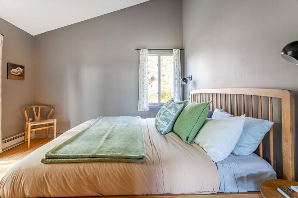 This is our principal suite that includes a king size mattress
