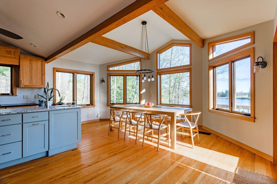 The dining area consists of tall ceilings and pretty views of the lake