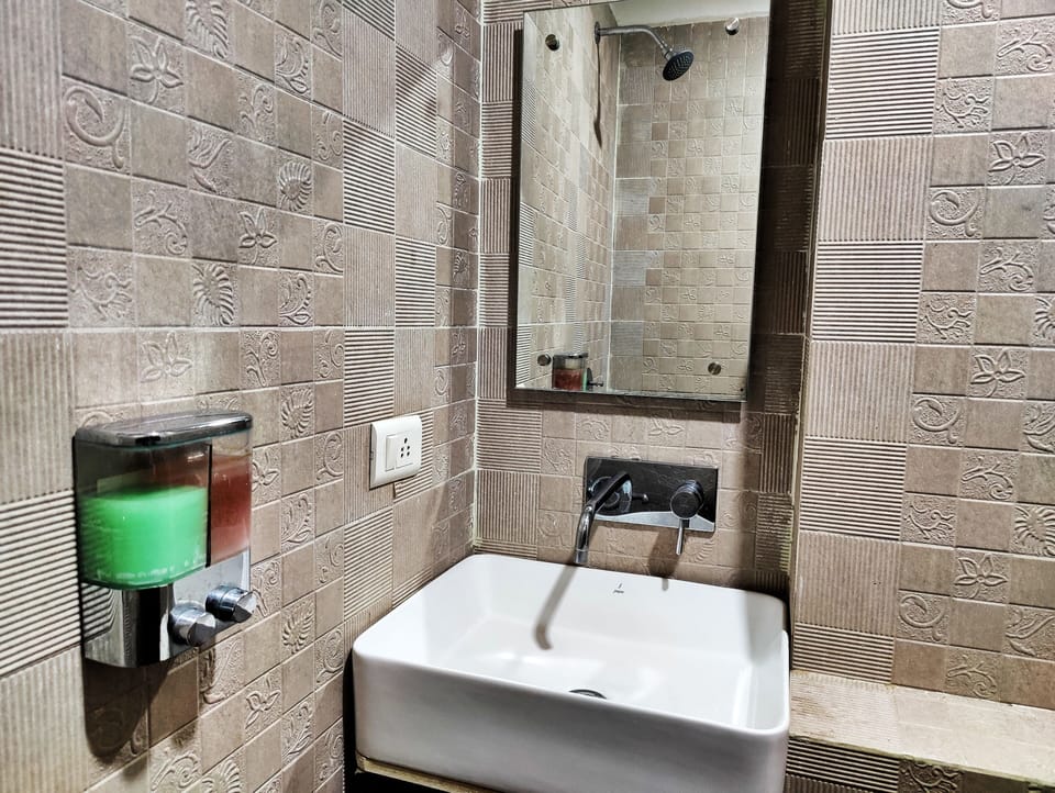 Deluxe Room | Bathroom | Slippers