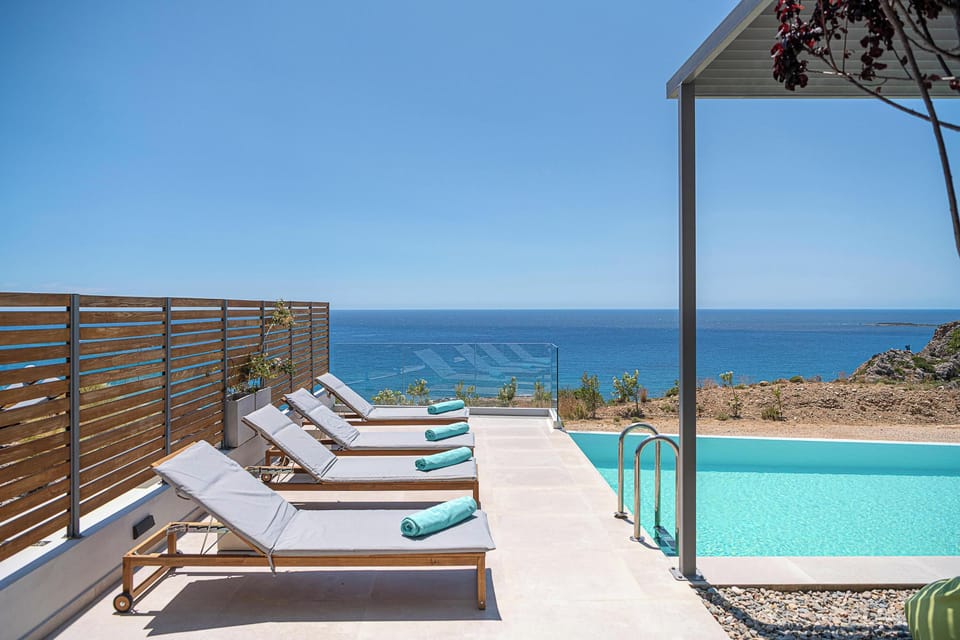 A private, 33 sq.m. swimming pool, 1,40 m deep with ladder access