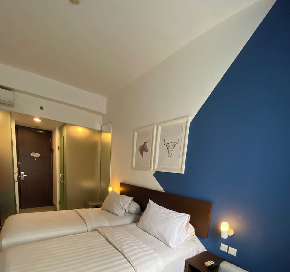 Standard Twin Room | In-room safe, desk, soundproofing, free WiFi