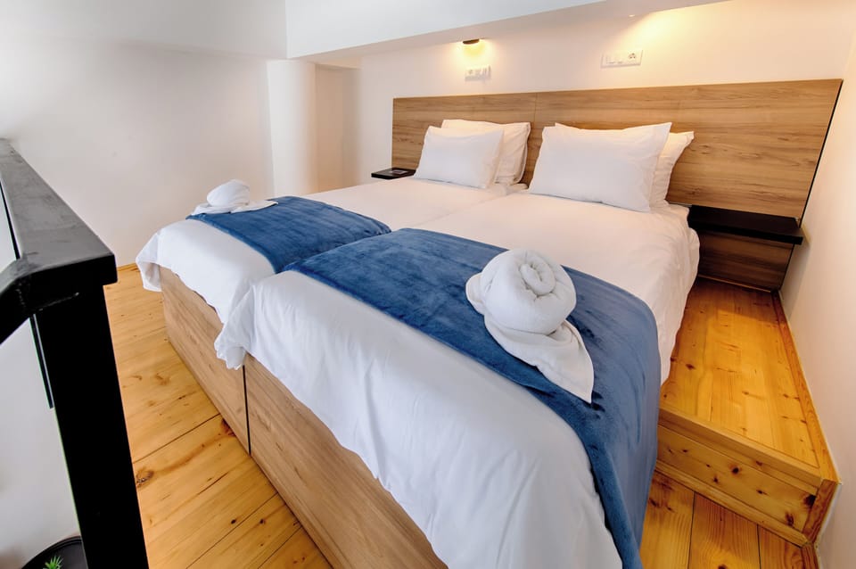 Luxury Loft | Minibar, in-room safe, desk, laptop workspace