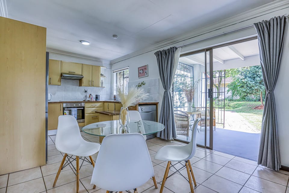 Comfort Cottage | In-room dining