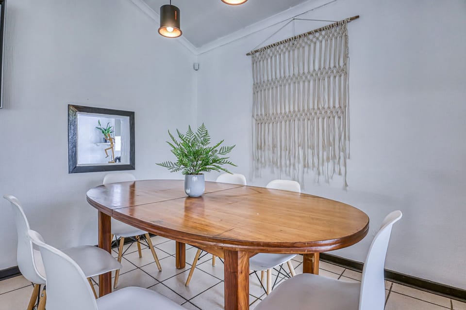 Family House | In-room dining