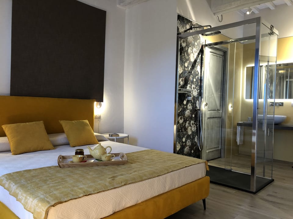 Luxury Apartment | Free cribs/infant beds, bed sheets