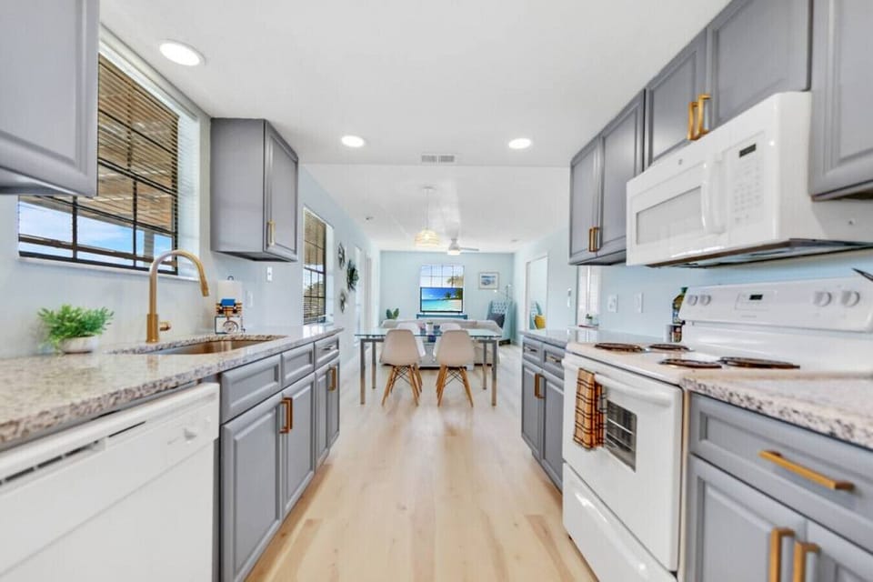 Culinary Haven: Unleash Your Inner Chef in Our Modern and Well-Equipped Kitchen