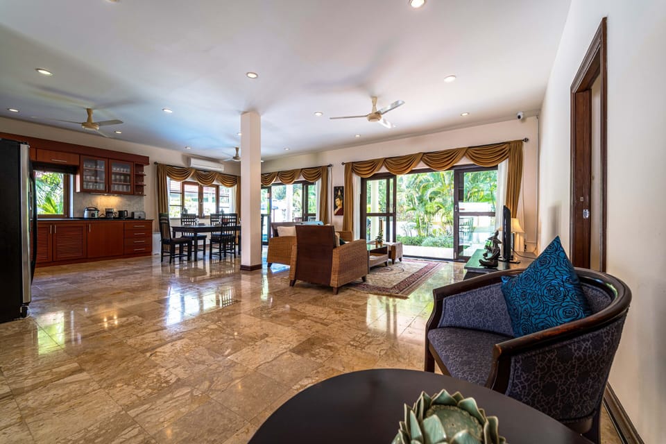 Deluxe Villa | Living area