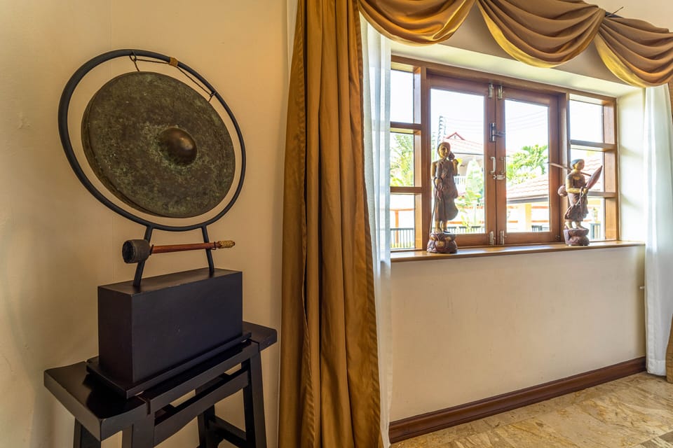 Deluxe Villa | Iron/ironing board, free WiFi