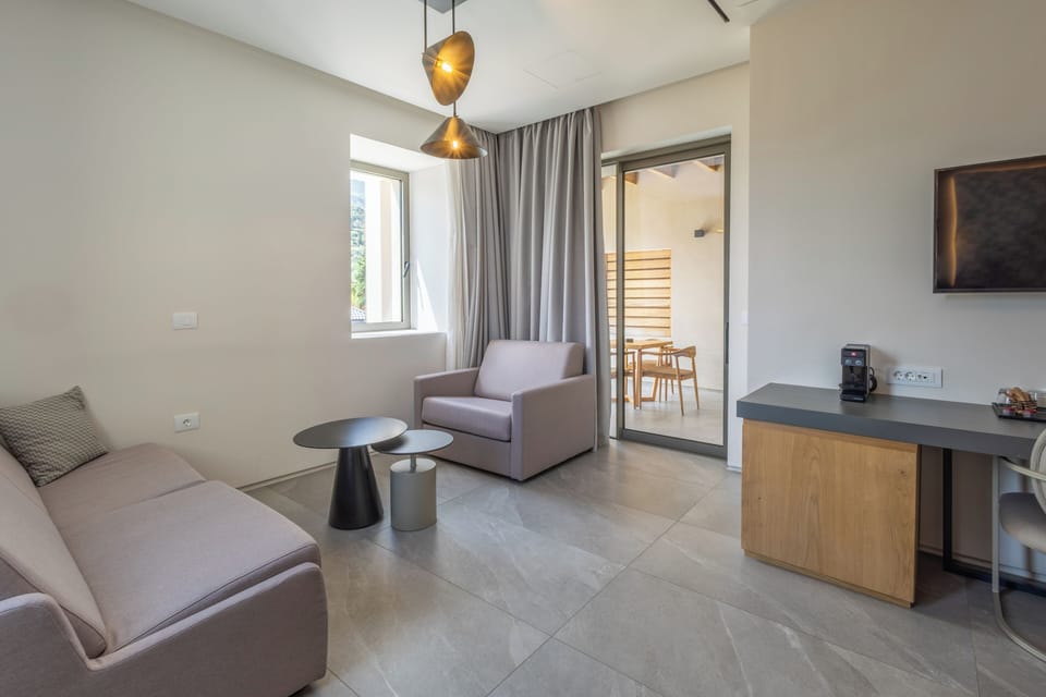 Superior Suite, Pool View | Living area | 43-inch Smart TV with satellite channels, streaming services, offices