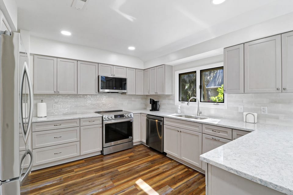 10 Troon | Kitchen - 10 Troon | Kitchen