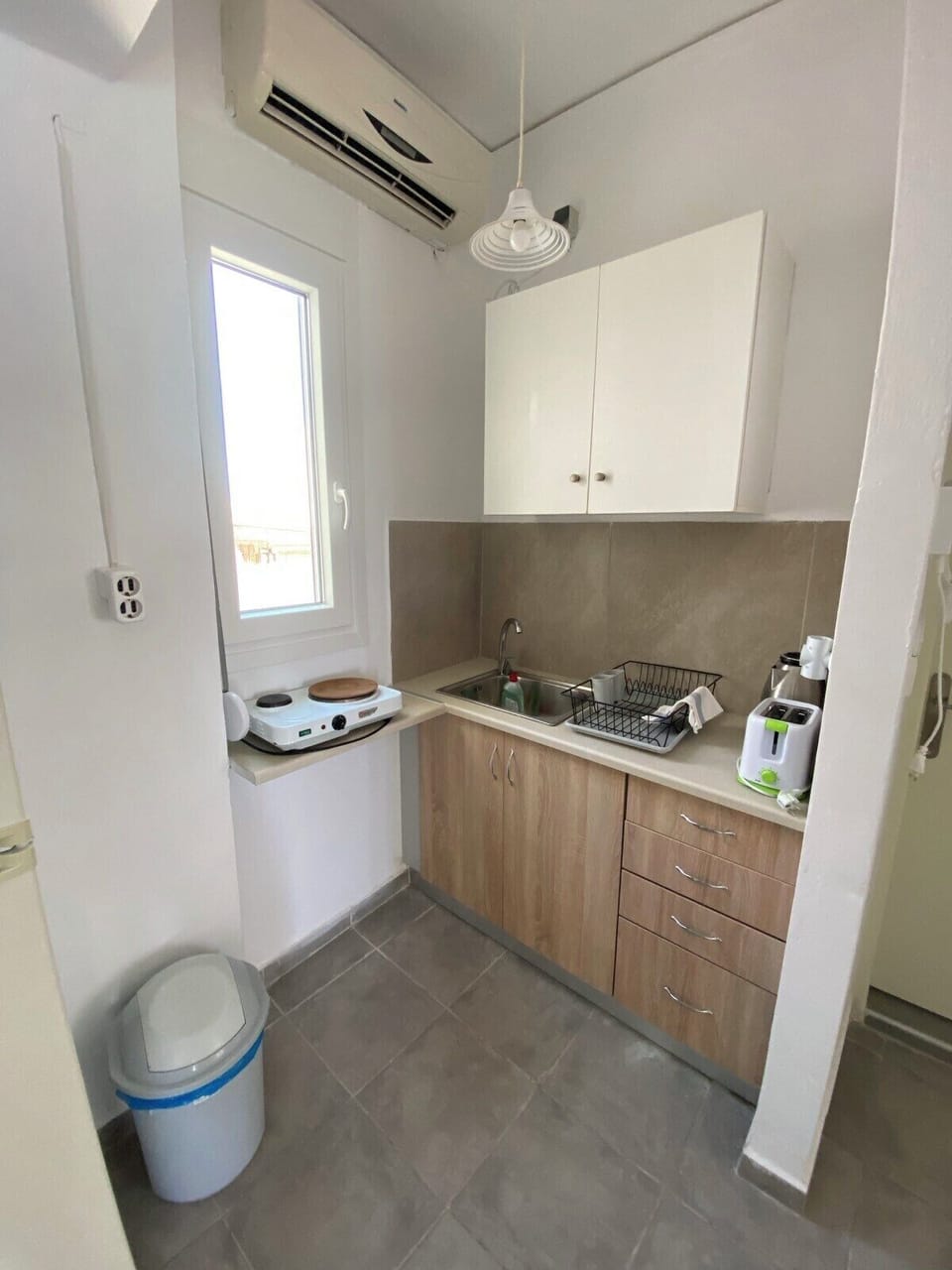 Apartment, 1 Bedroom | Private kitchen | Fridge, stovetop, coffee/tea maker, electric kettle