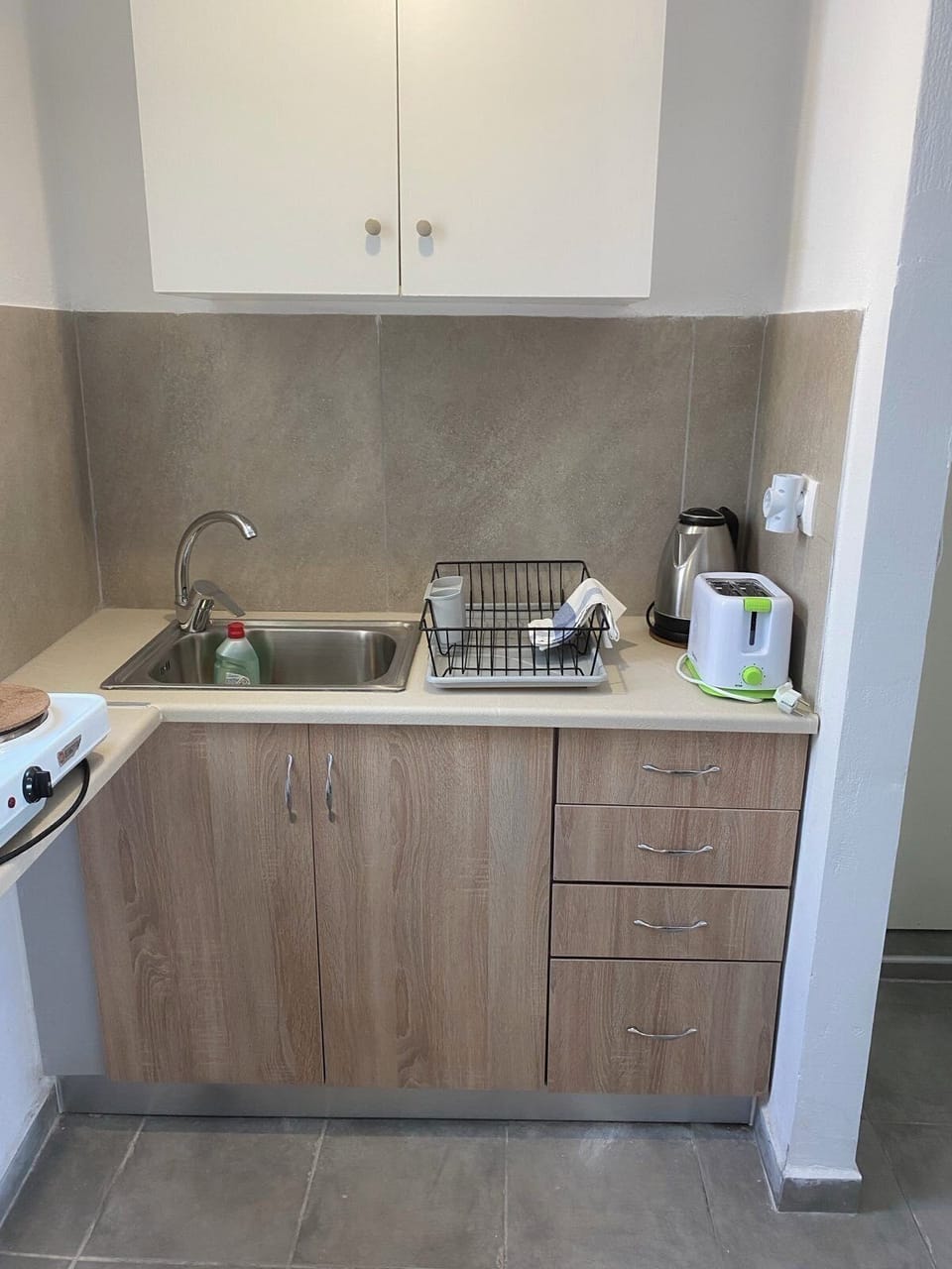 Apartment, 1 Bedroom | Private kitchen | Fridge, stovetop, coffee/tea maker, electric kettle