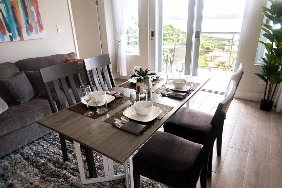 Smuggler's Cove Villa @ SeaScape (Dining Area)