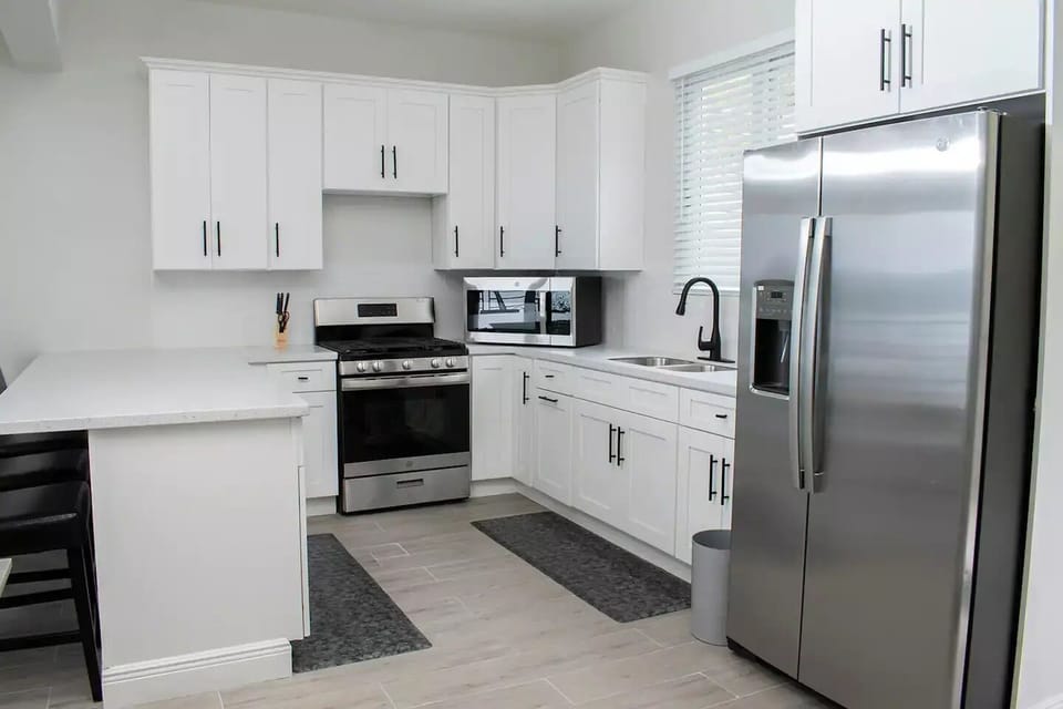Apple Bay Villa @ SeaScape (Kitchen)