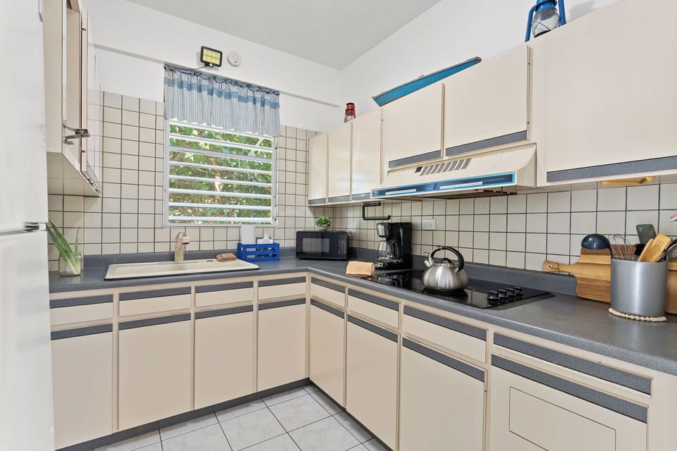 Functional space perfect for culinary adventures! Enjoy island-inspired meals!