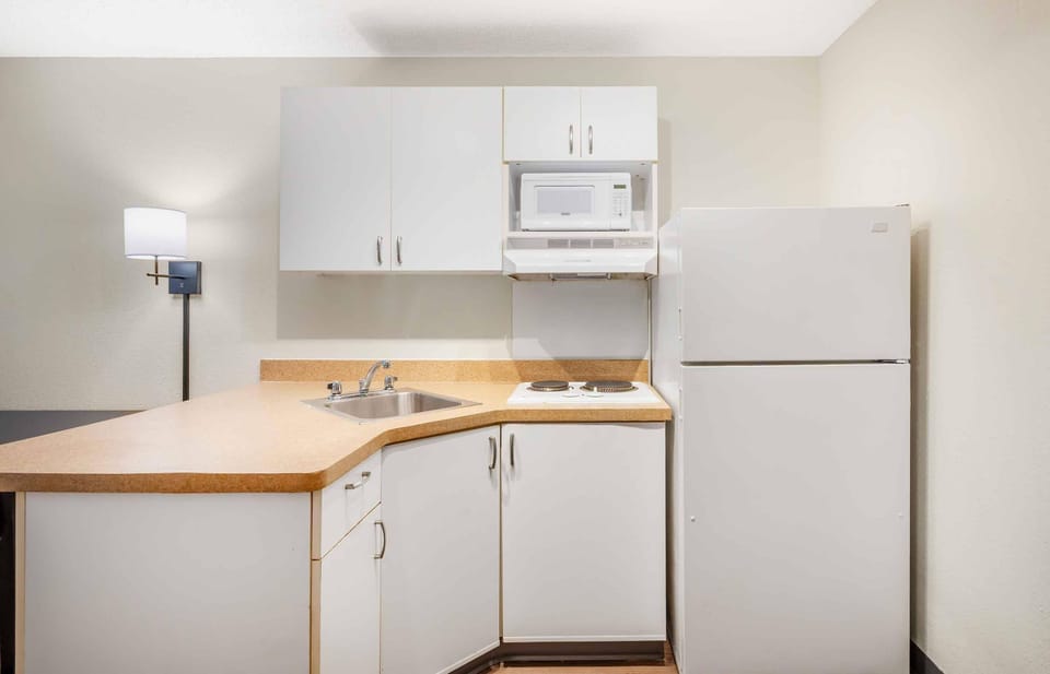 Studio, 2 Double Beds, Non Smoking | Private kitchen | Full-size fridge, microwave, stovetop, coffee/tea maker