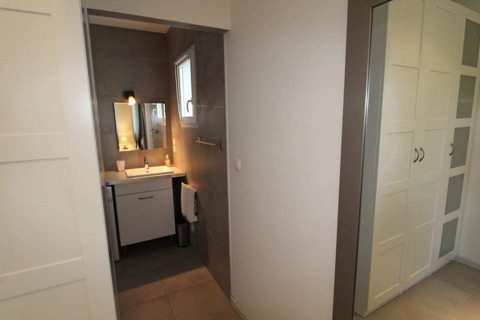 House, 2 Bedrooms, Pool Access, Garden Area (Gîte Le Néflier) | Bathroom | Shower, rainfall showerhead, hair dryer, towels