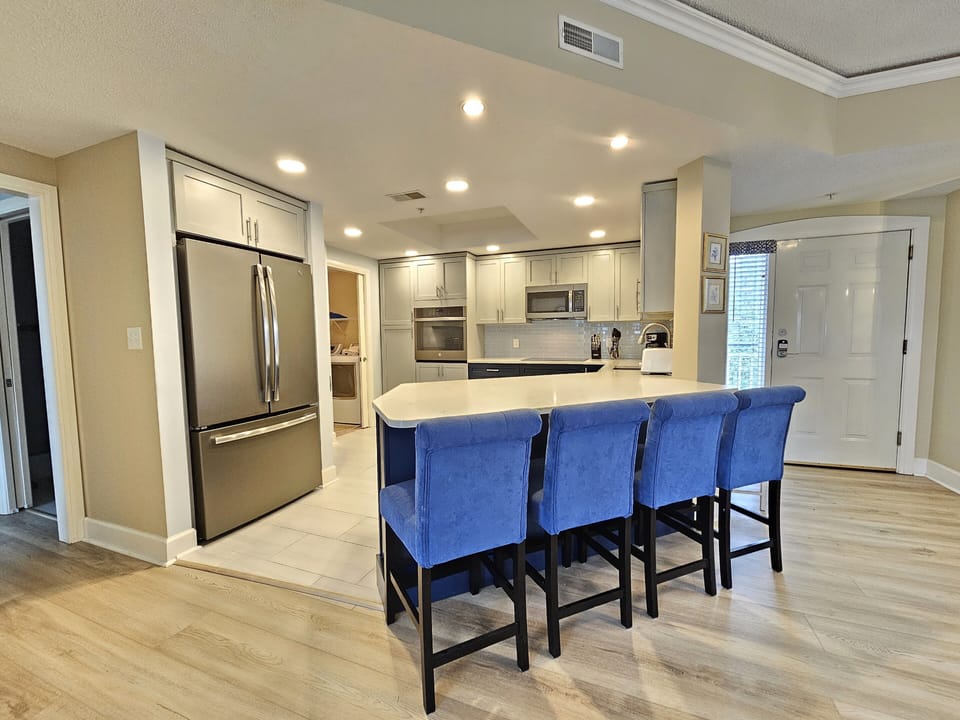 Kitchen with Breakfast Counter at 3405 Windsor Court South