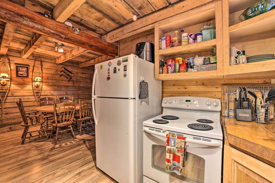 Kitchen | 1st Floor | Blender | Toaster | Complimentary Coffee
