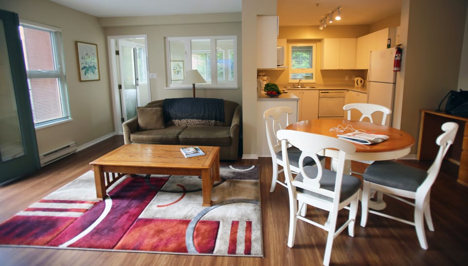 Iron/ironing board, WiFi (free), bed sheets