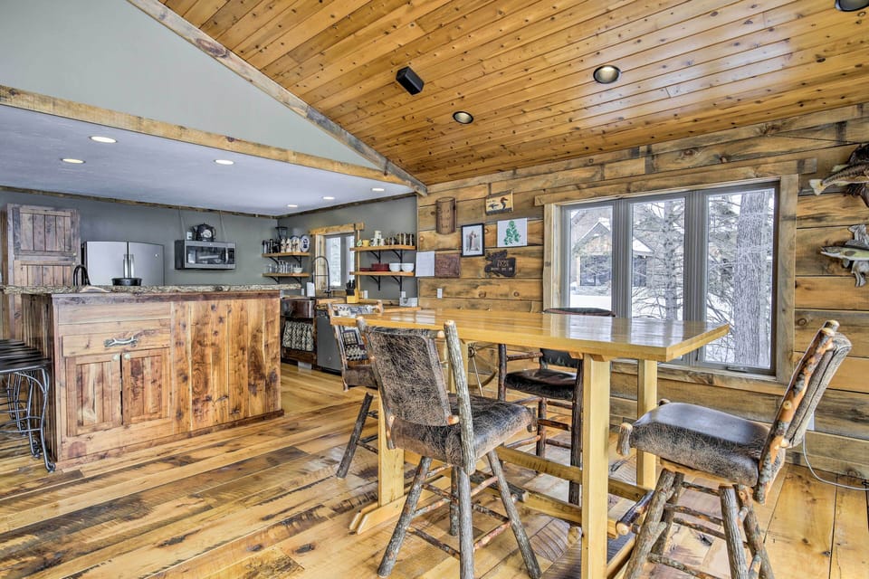 Dining Area | Dishware Provided