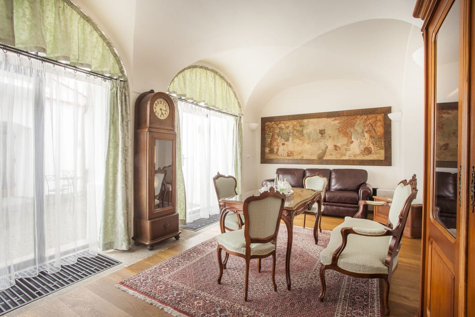 One Bedroom Suite | Living room | 50-inch flat-screen TV with satellite channels, TV