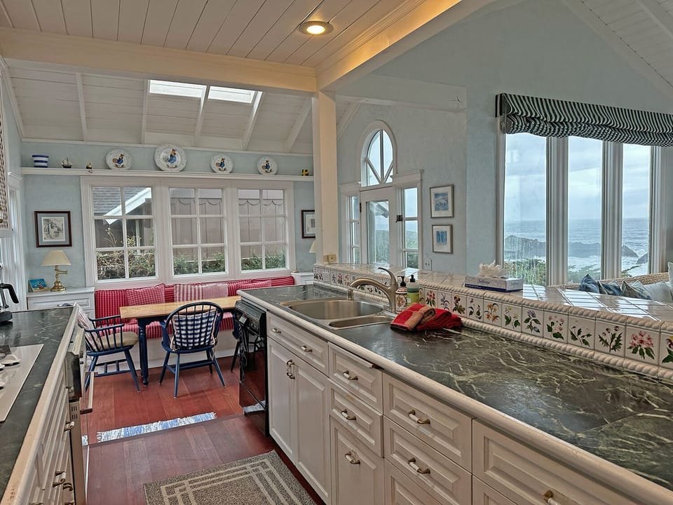 Kitchen to Diningroom
