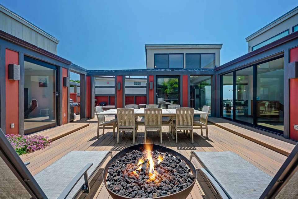 Atrium Deck