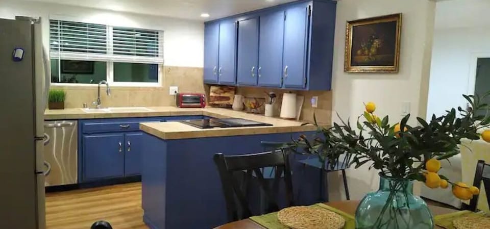 Nice and simple, fully stocked kitchen for guests.