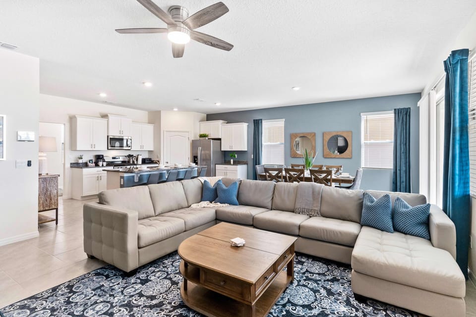 Welcoming living area of the home in Davenport Florida - Beautiful living room with an open layout, creating a sense of spaciousness - Stylish furniture arrangement providing comfort and a cohesive look - Plush sofas for relaxing seating