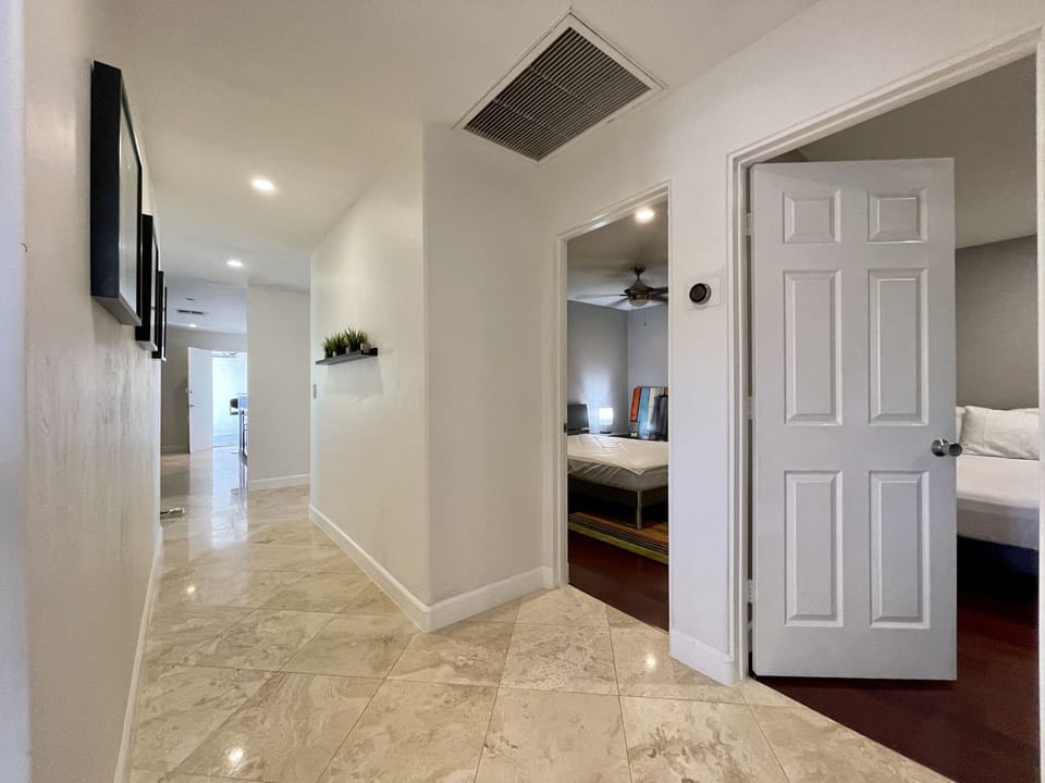 Hallway - 2 guest Rooms