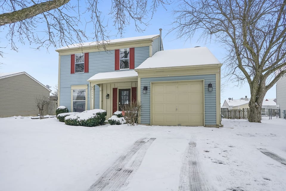 Comfortable & centrally-located, right on the Naperville/Aurora border!