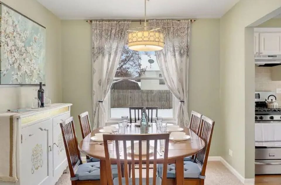 Formal dining area with seating for 6. Additional seating in kitchen. Stools too
