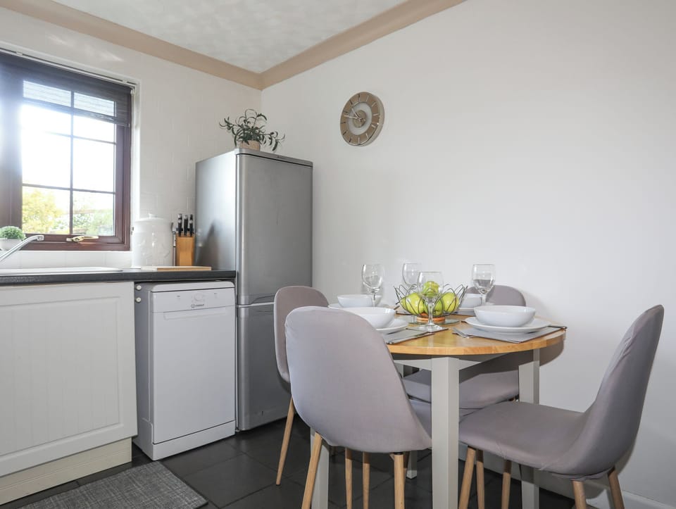 Cottage | Dining