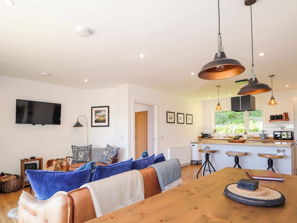 Cottage | Living area | Fireplace
