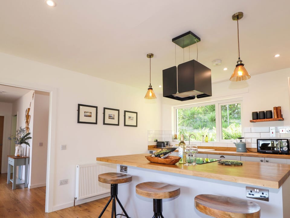 Cottage | Private kitchen | Fridge, dishwasher, electric kettle, toaster