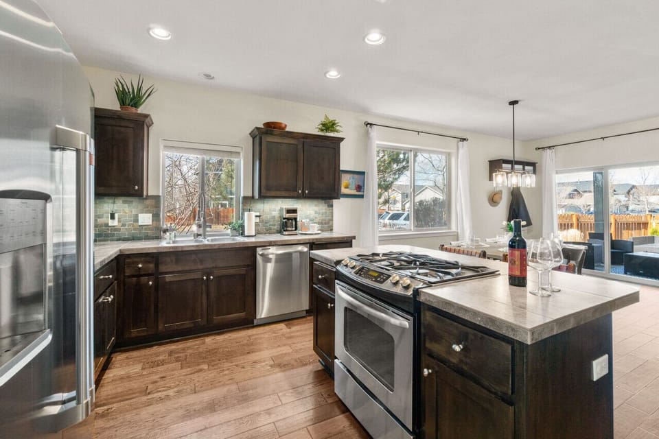 Cook an incredible meal in this chef`s kitchen with all stainless steel appliances, including a fridge/freezer, oven, gas range, dishwasher, and air fryer.