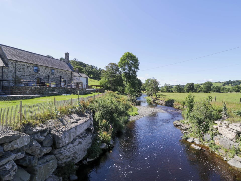 Cottage | Property grounds