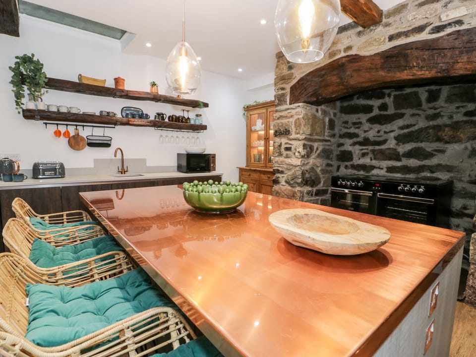 Cottage | Private kitchen | Fridge, dishwasher, electric kettle, toaster