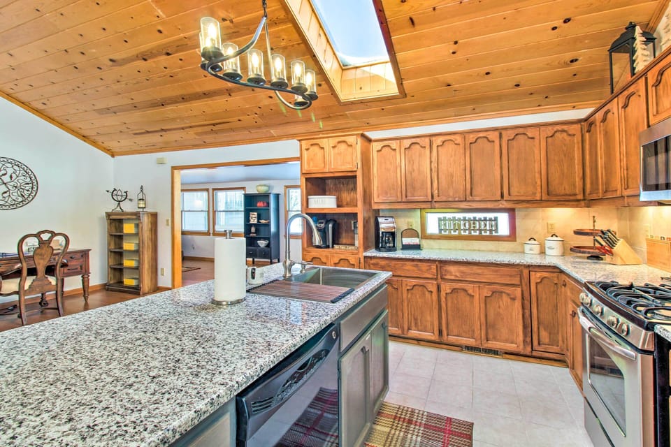 Kitchen | Crockpot | Blender | Keurig