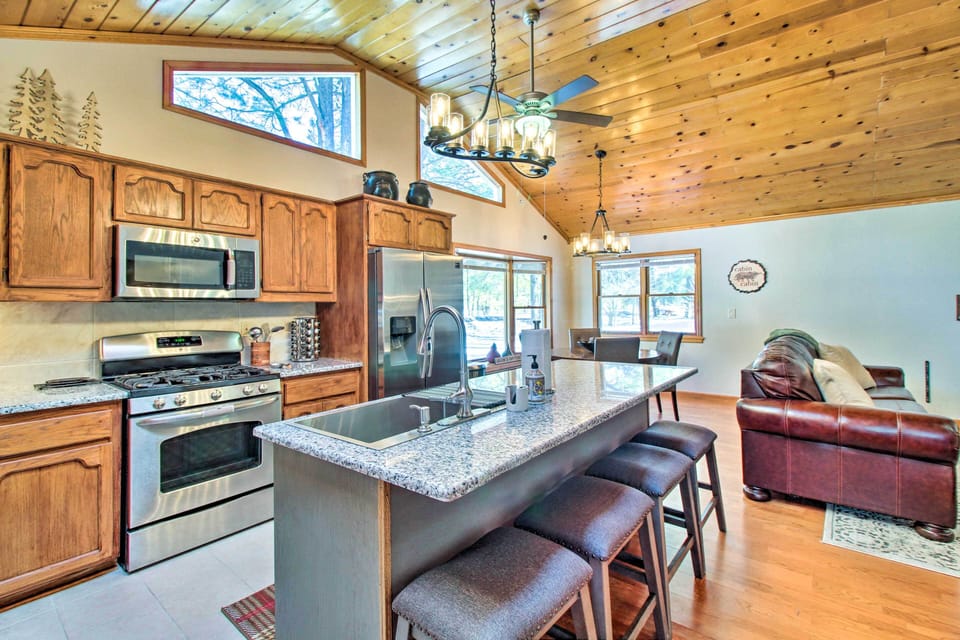 Kitchen | Cooking Basics | Pet Friendly w/ Fee