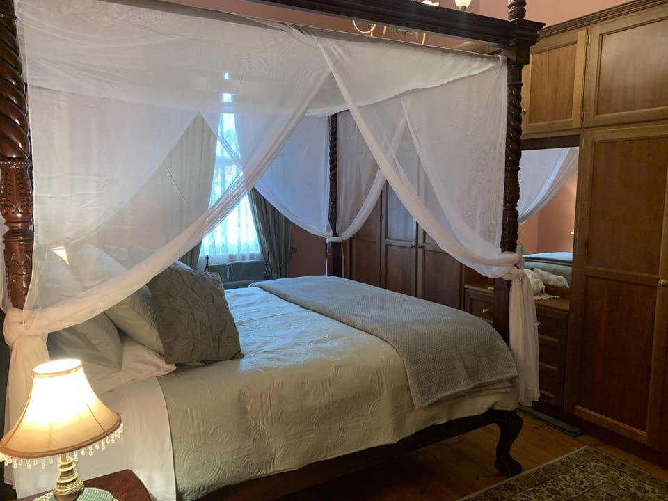 Bedroom 1 - King
